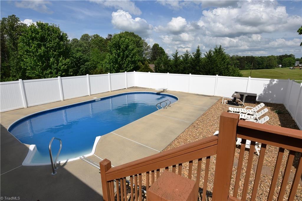 1024 Westmoreland Farm Road King, NC 27021 - Photo 4 of 14