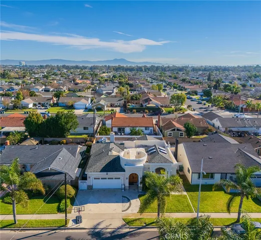 $1,599,900 | 17762 Prescott Lane, Huntington Beach, CA 92647