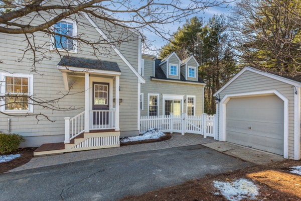 10 Pilgrim Road Reading, MA 01867 - Photo 3 of 6