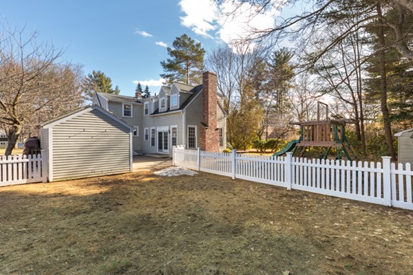 10 Pilgrim Road Reading, MA 01867 - Photo 4 of 6