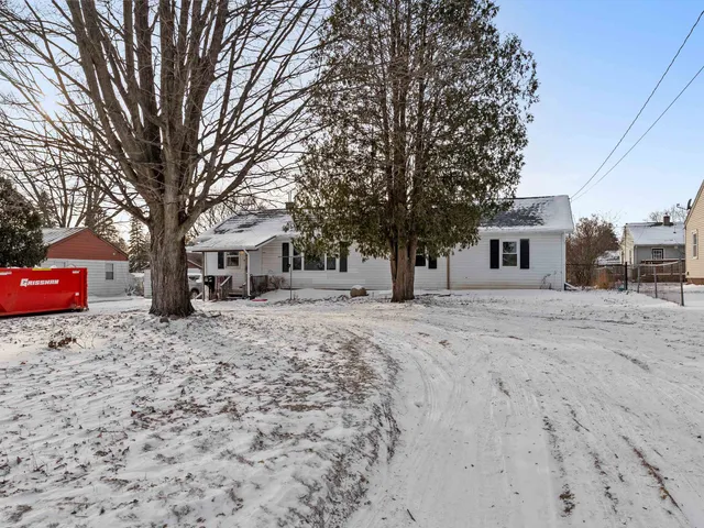 $173,000 | 914 South 35th Street, Manitowoc, WI 54220