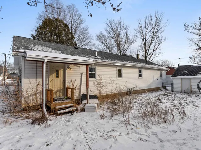 $173,000 | 914 South 35th Street, Manitowoc, WI 54220