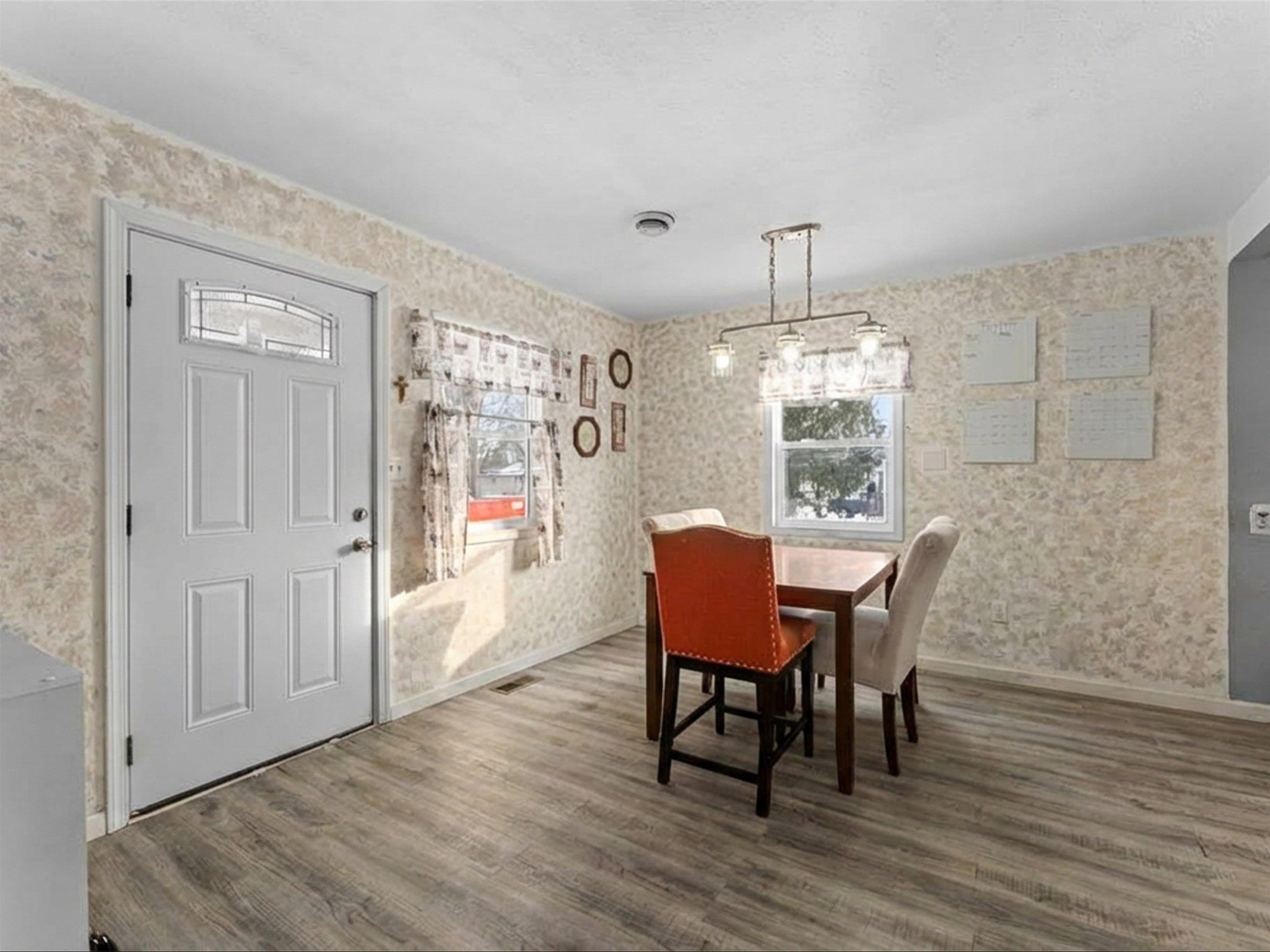 914 South 35th Street Manitowoc, WI 54220 - Photo 3 of 19