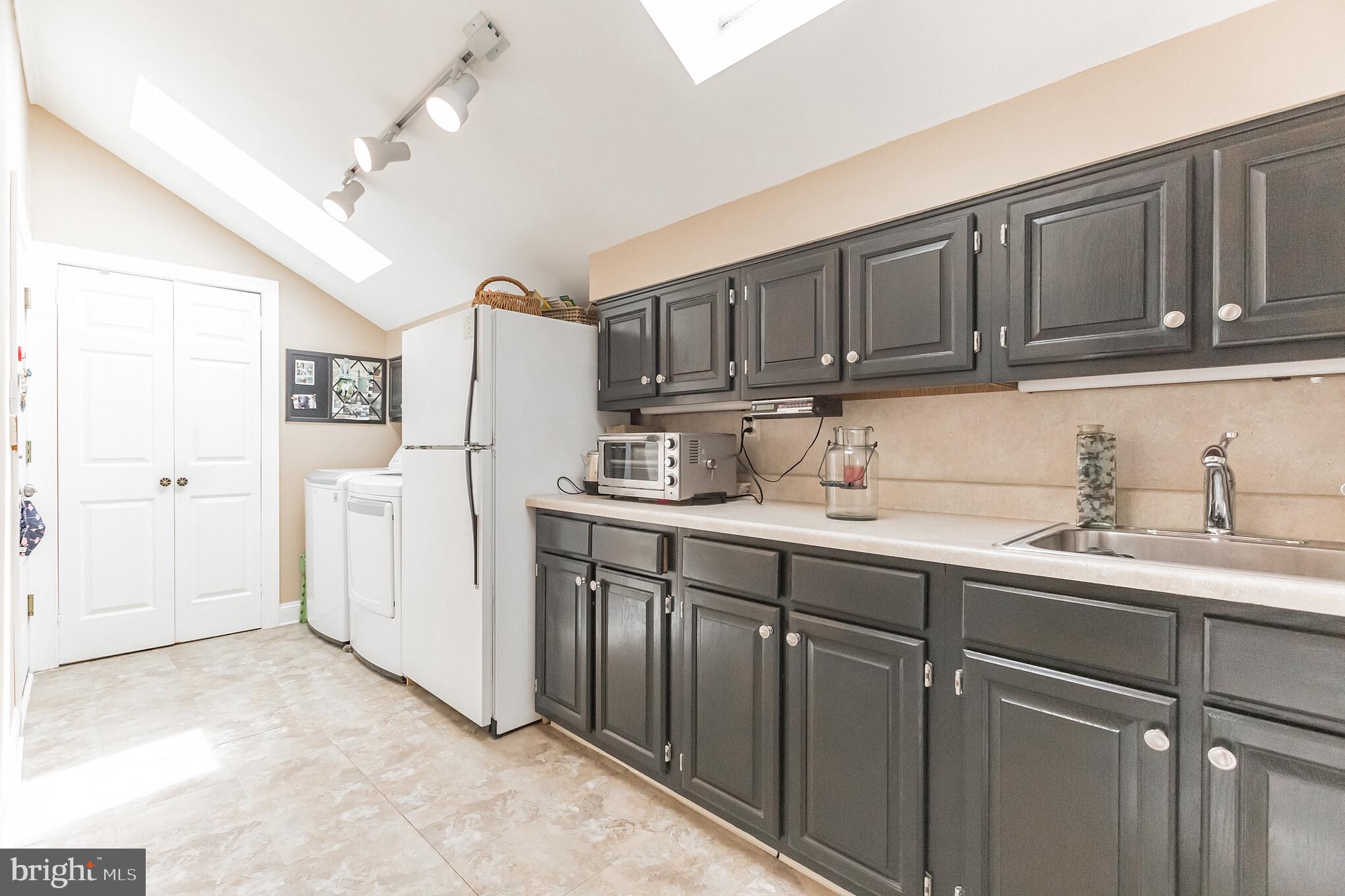 125 Iron Master Road Cherry Hill, NJ 08034 - Photo 9 of 28 Butler's pantry looking from kitchen