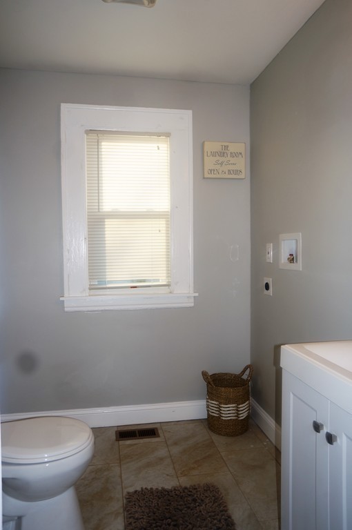 38 Fenwick Street Springfield, MA 01109 - Photo 18 of 28 a bathroom with a toilet
