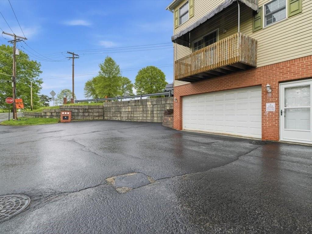 2003 Ridge Road McKeesport, PA 15135 - Photo 3 of 50 2 Car Garage