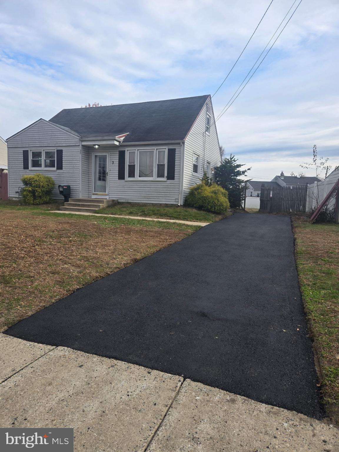 3 Cloverdale Road Blackwood, NJ 08012 - Photo 3 of 28 a front view of a house with garden