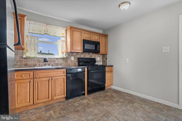 $319,999 | 3 Cloverdale Road, Blackwood, NJ 08012