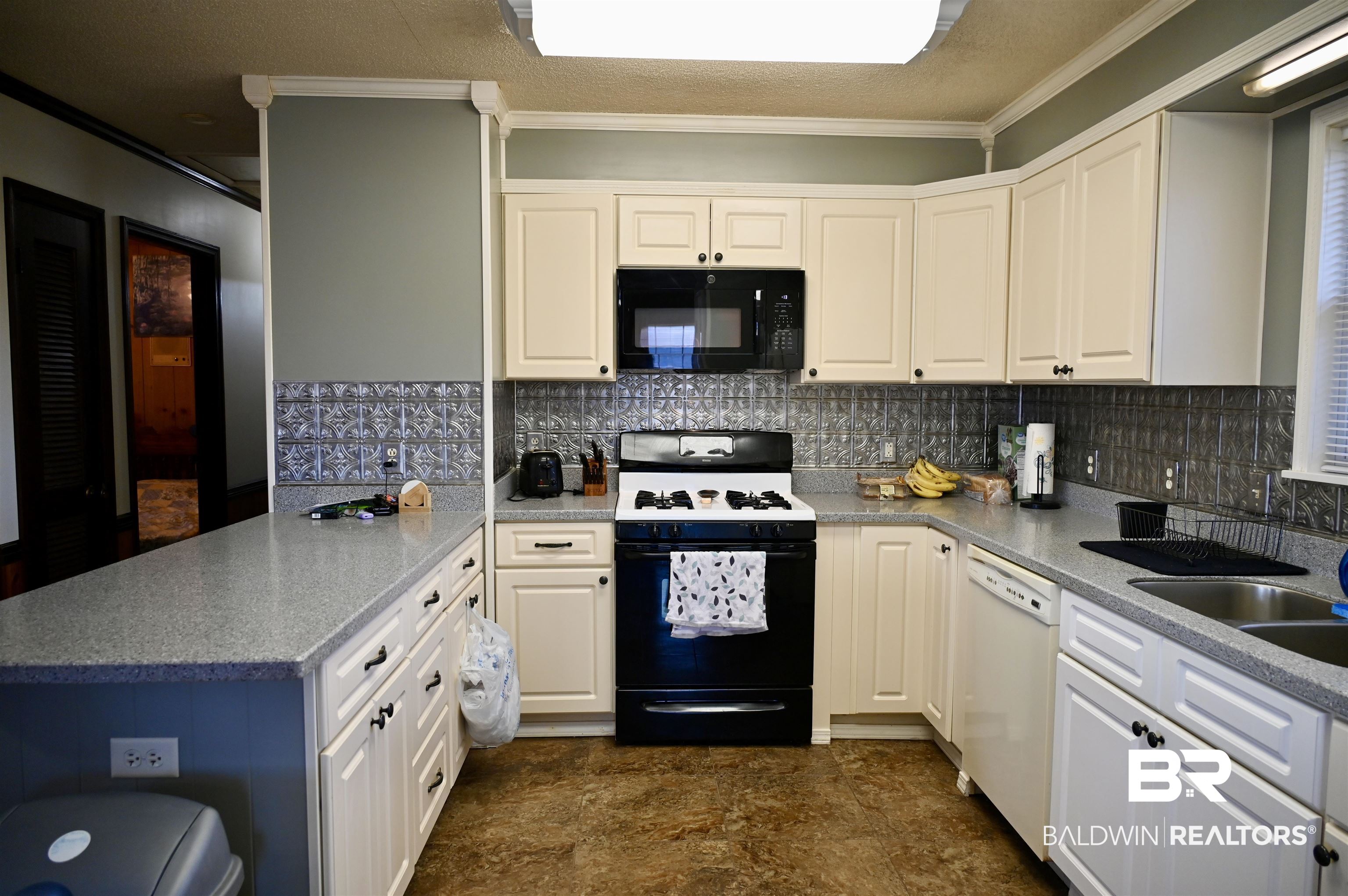 147 Mayo Street Brewton, AL 36426 - Photo 3 of 31