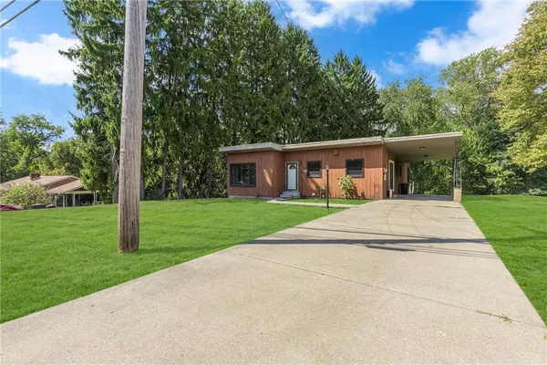 a view of a house with backyard and porch