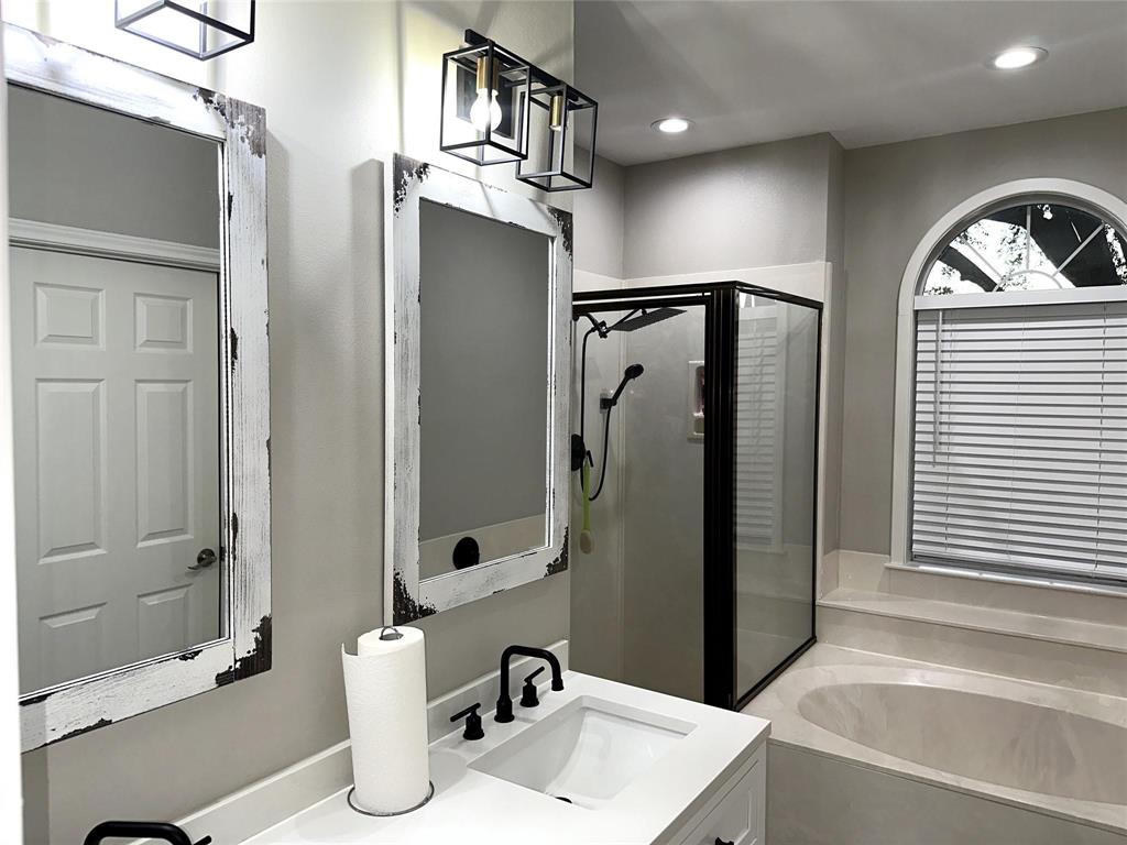 520 Red River Road Belton, TX 76513 - Photo 11 of 36 Bathroom featuring a garden tub, a shower stall, double vanity, and recessed lighting