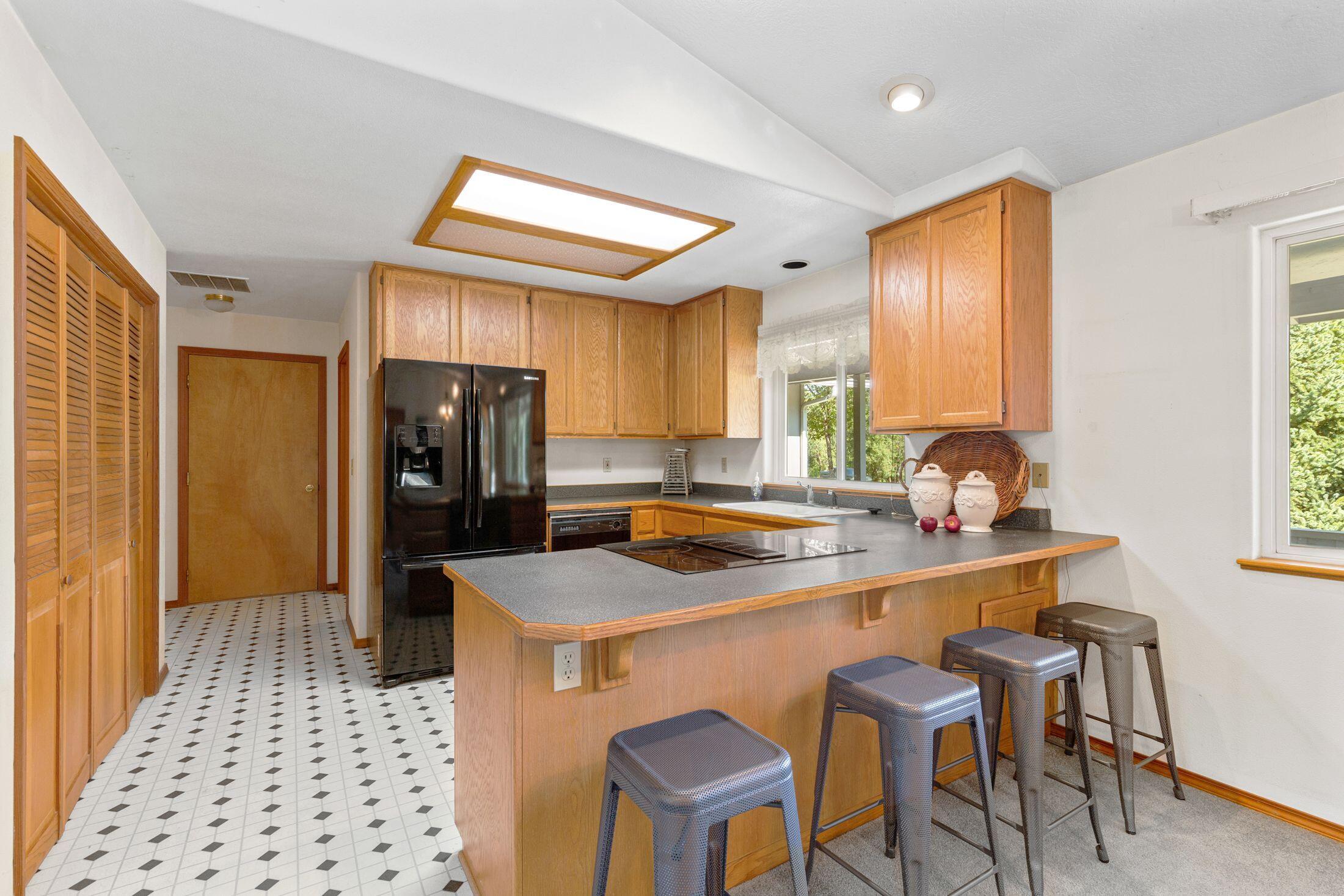 1404 Russell Road Merlin, OR 97532 - Photo 6 of 24 Kitchen
