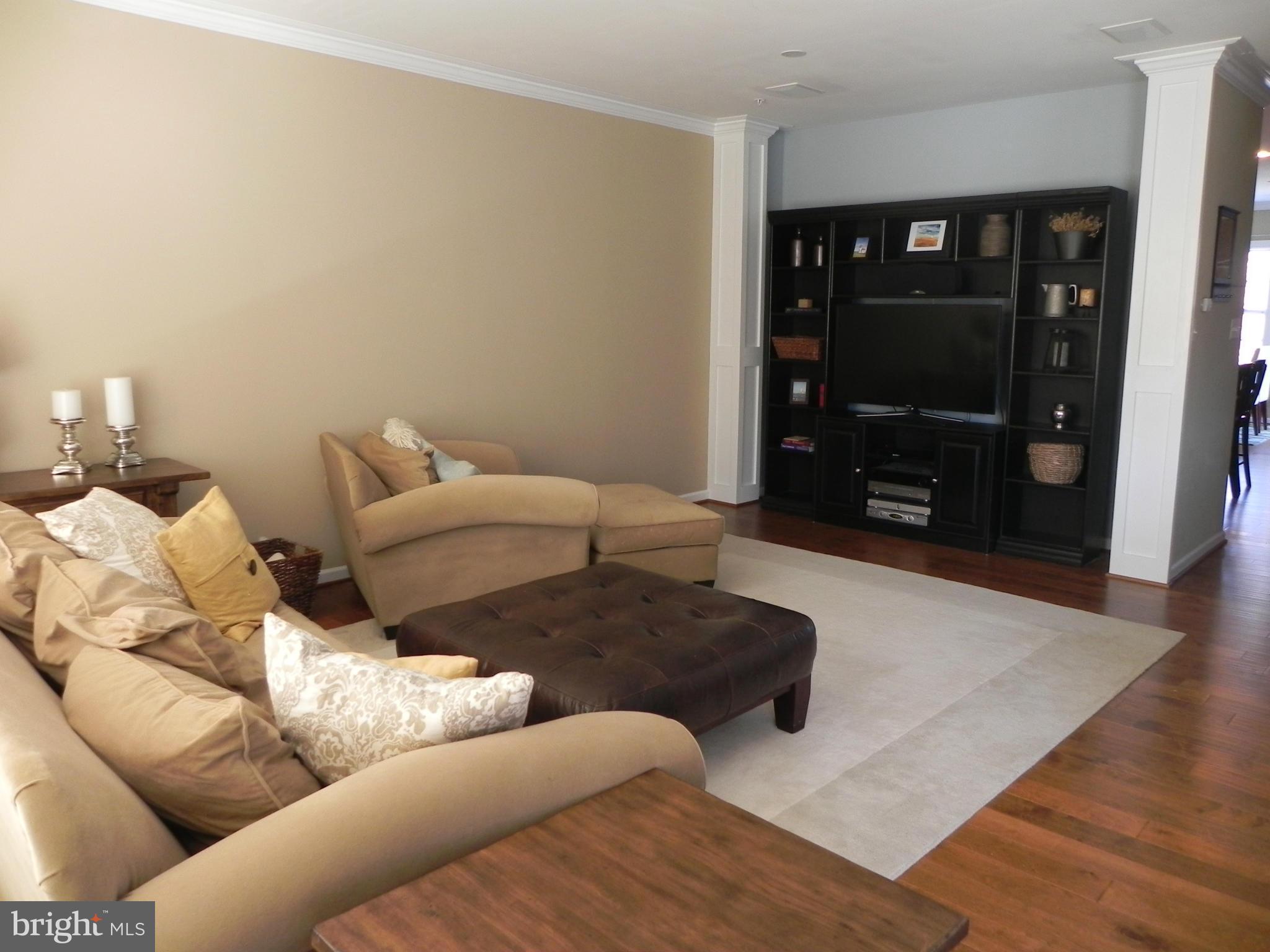 96 Two Rivers Drive Edgewater, MD 21037 - Photo 7 of 30 Living Room