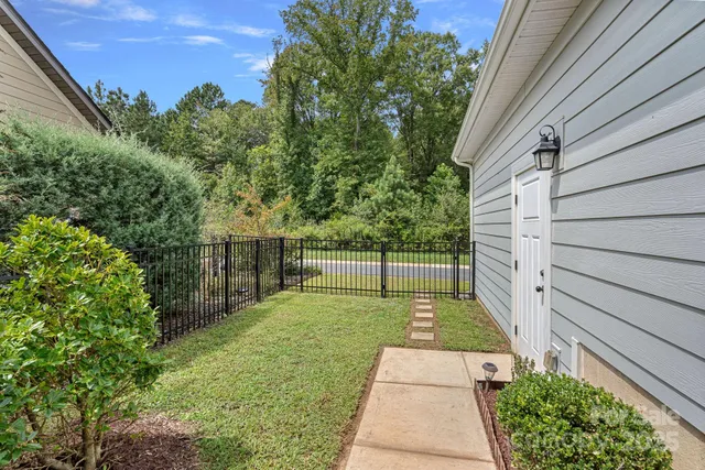 $615,000 | 15447 Davidson E Drive, Davidson, NC 28036