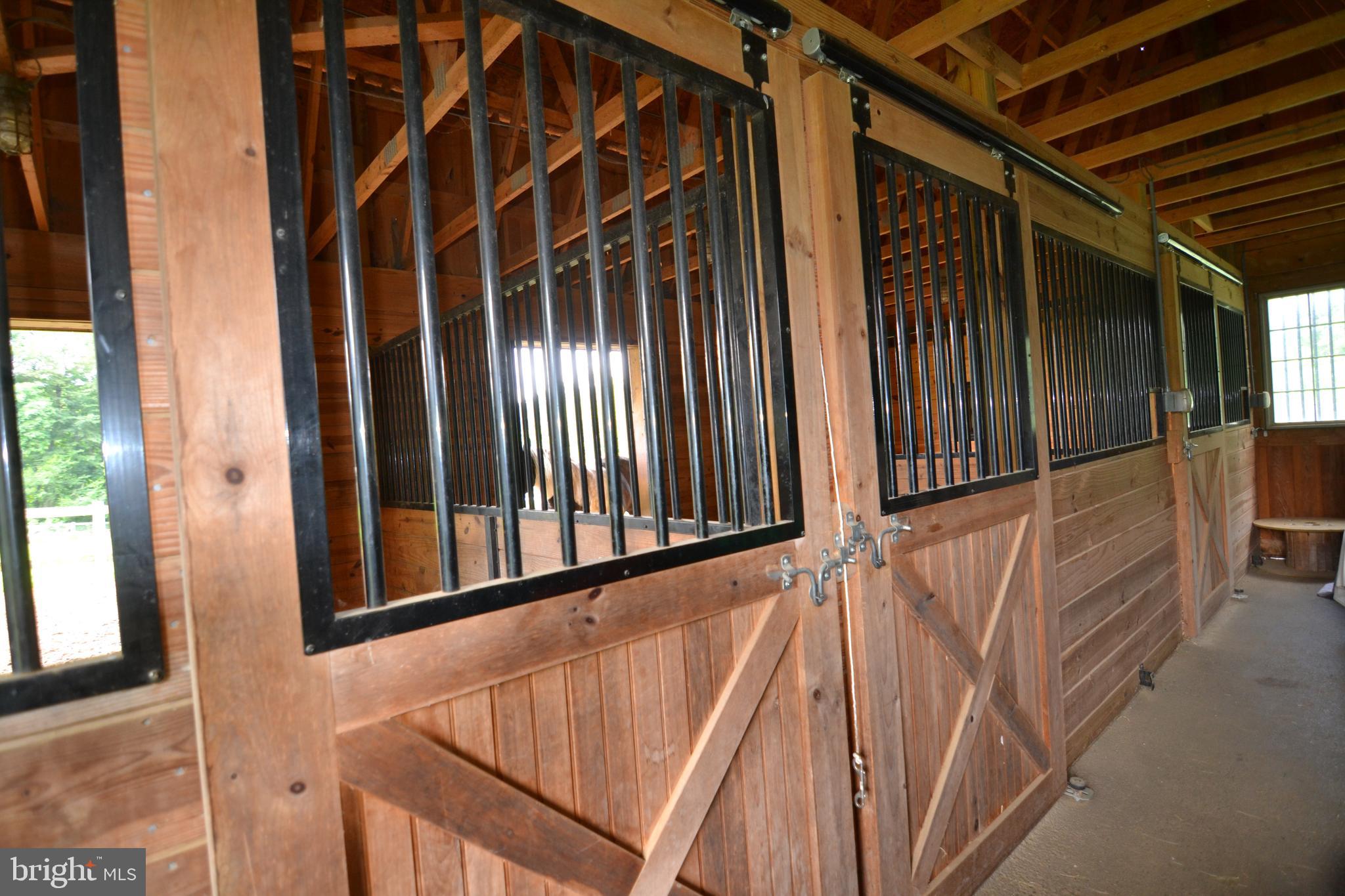 329 Isabella Road Elverson, PA 19520 - Photo 7 of 73 4 stall barn Amish built in 2011