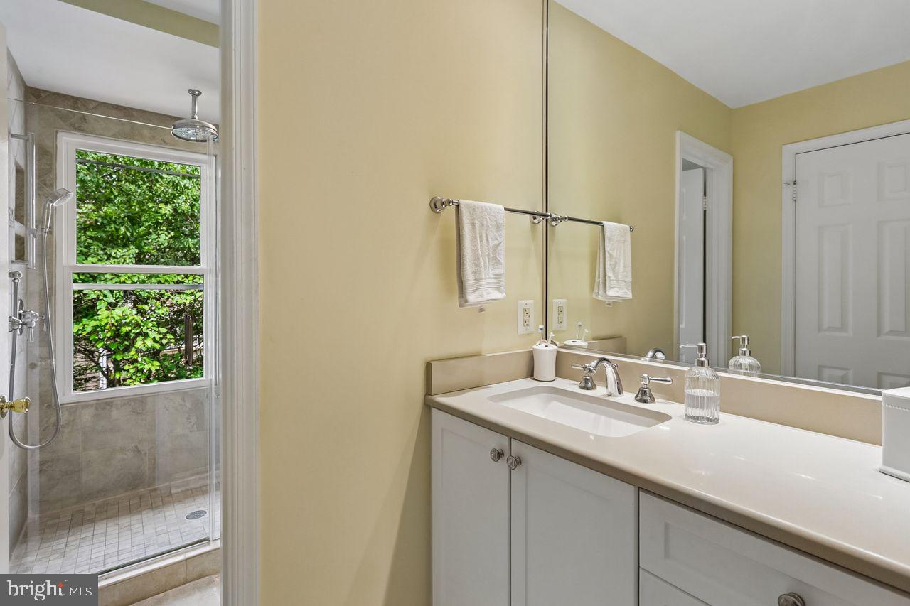 11333 Orchard Lane Reston, VA 20190 - Photo 20 of 41 Master Bath