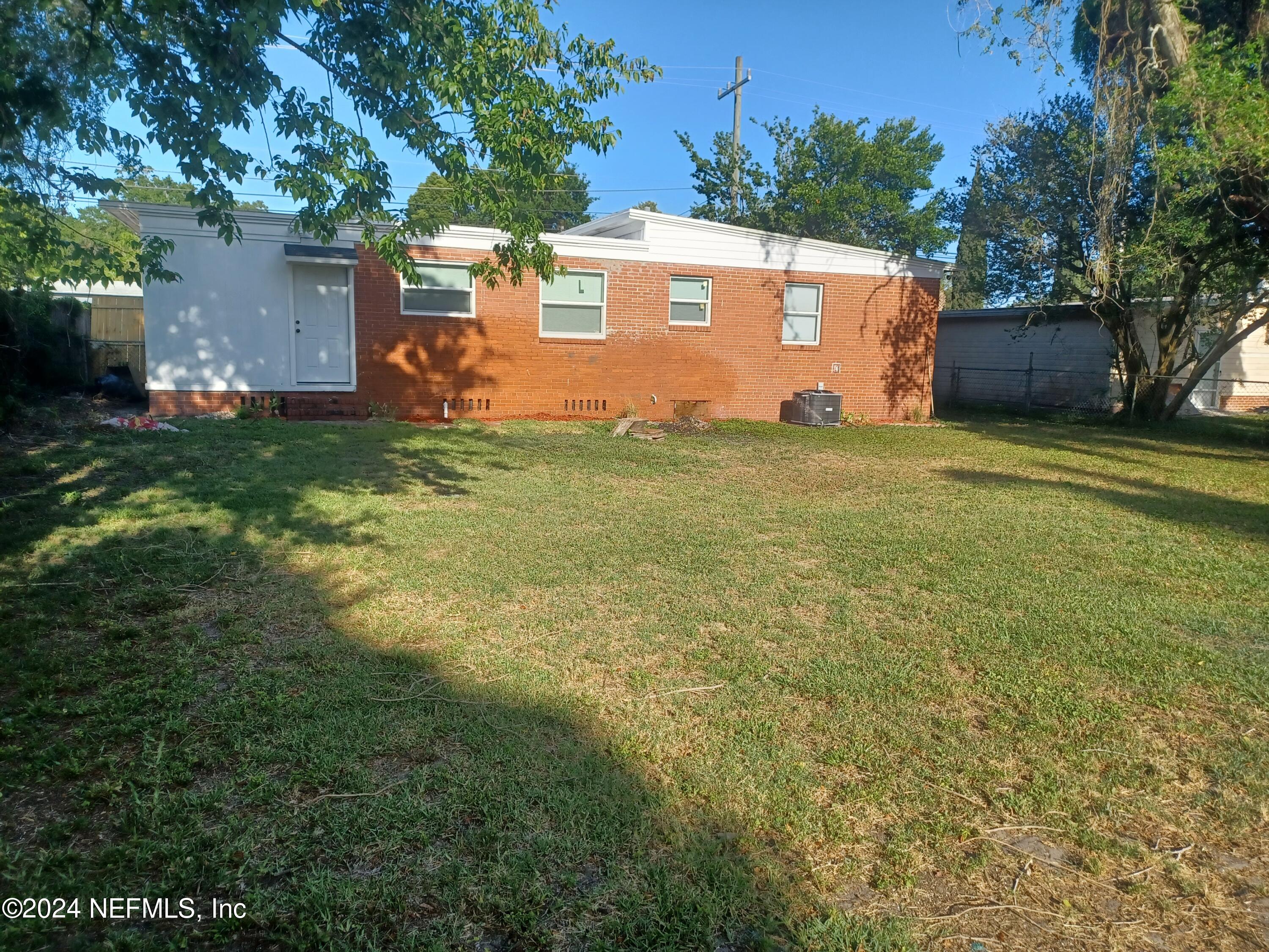 2512 Rogero Road Jacksonville, FL 32211 - Photo 4 of 16 20240429_175859