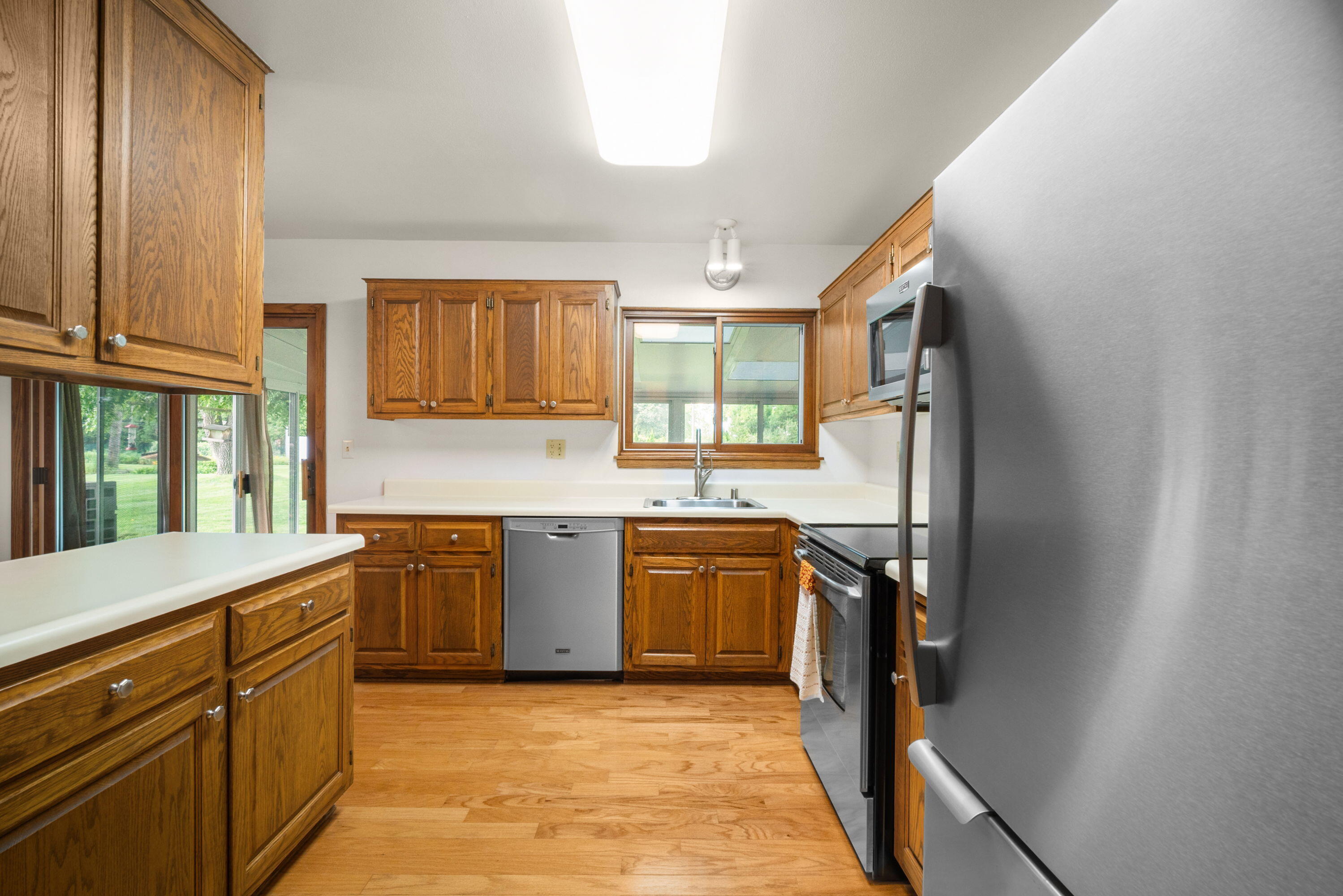 1504 West Decorah Road West Bend, WI 53095 - Photo 8 of 42 7_imgDSC01946