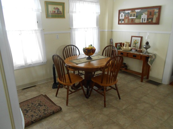 454 Ryan Road Northampton, MA 01062 - Photo 4 of 11 Gallery Image 4