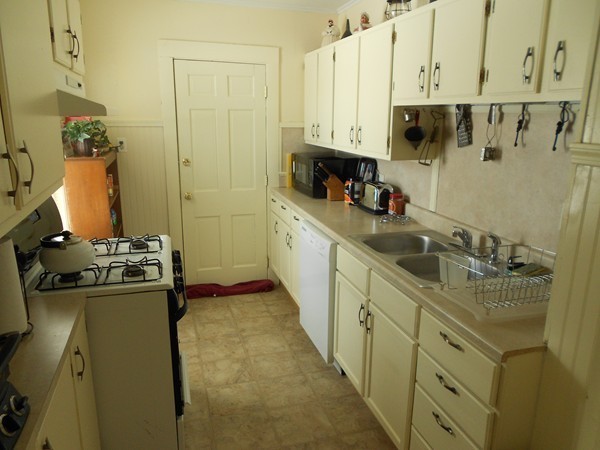 454 Ryan Road Northampton, MA 01062 - Photo 5 of 11 Gallery Image 5