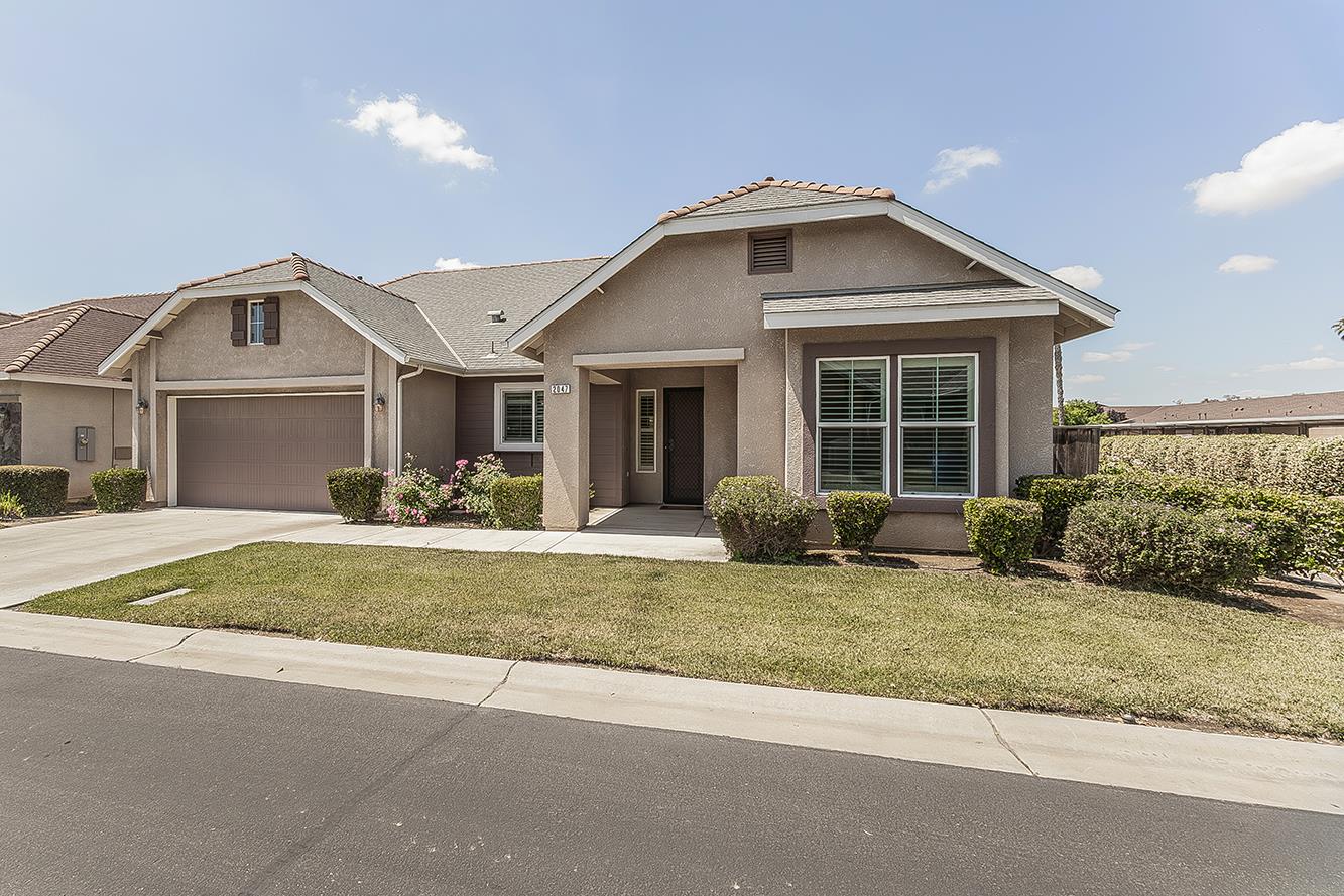 2047 South Church Avenue Reedley, CA 93654 - Photo 37 of 39 a view of a house with a yard and large tree