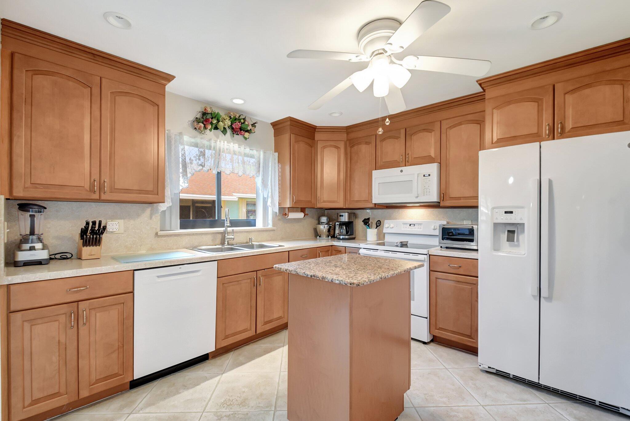 9855 Loquat Tree Run, Unit A Boynton Beach, FL 33436 - Photo 4 of 52 Kitchen