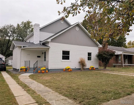 $225,900 | 512 West Harris Avenue, Greenville, IL 62246