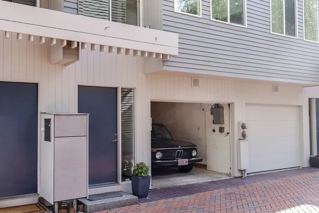 $1,599,999 | 2 Ellery Square, Unit 2, Cambridge, MA 02138