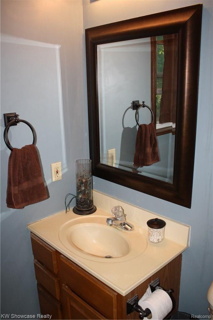 5300 7 Mile Road South Lyon, MI 48178 - Photo 33 of 33 Master bath