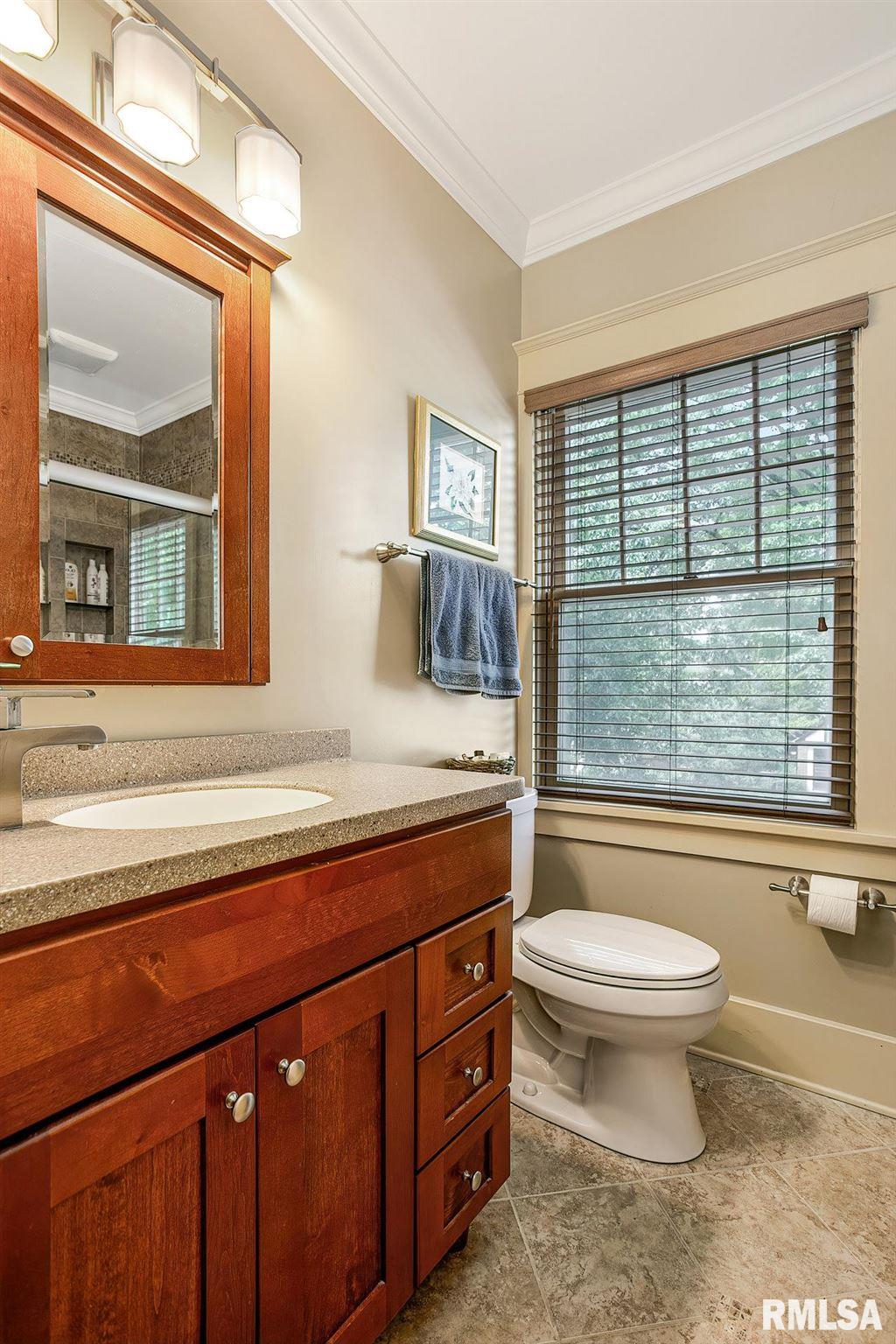 2928 Middle Road Davenport, IA 52803 - Photo 21 of 31 Gallery Image 21