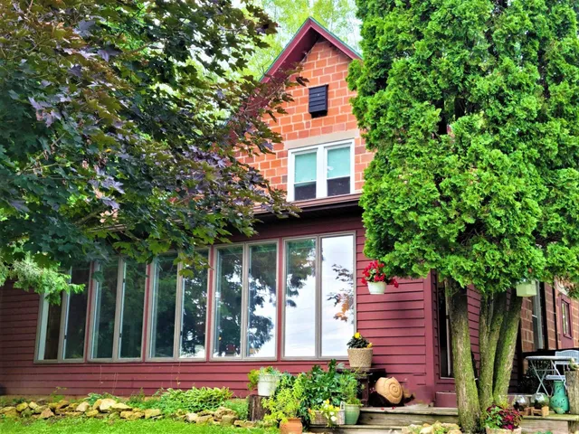 $342,800 | 49501 Highway 171, Gays Mills, WI 54631