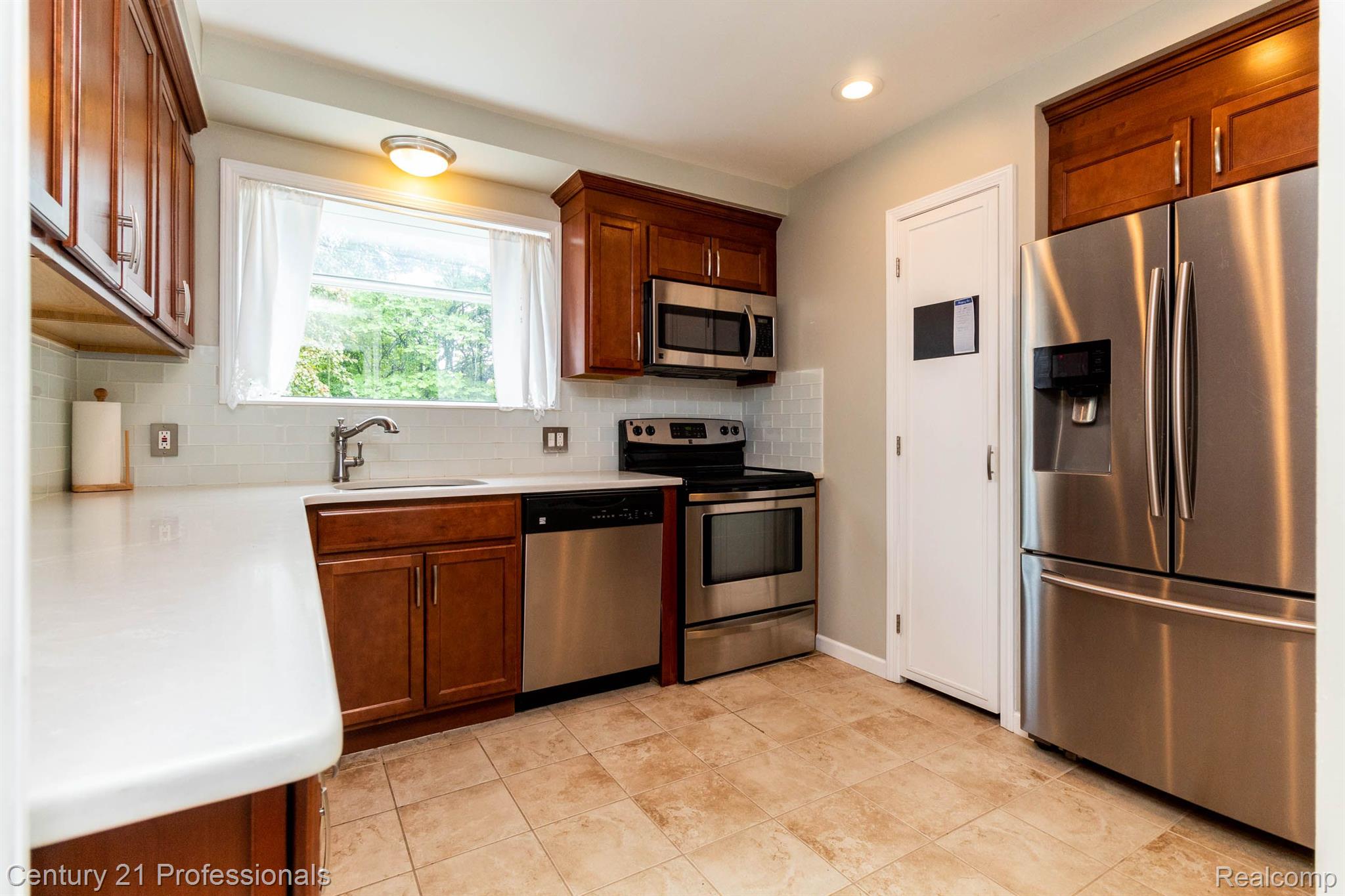 4417 Amherst Road Royal Oak, MI 48073 - Photo 12 of 38 Gallery Image 12