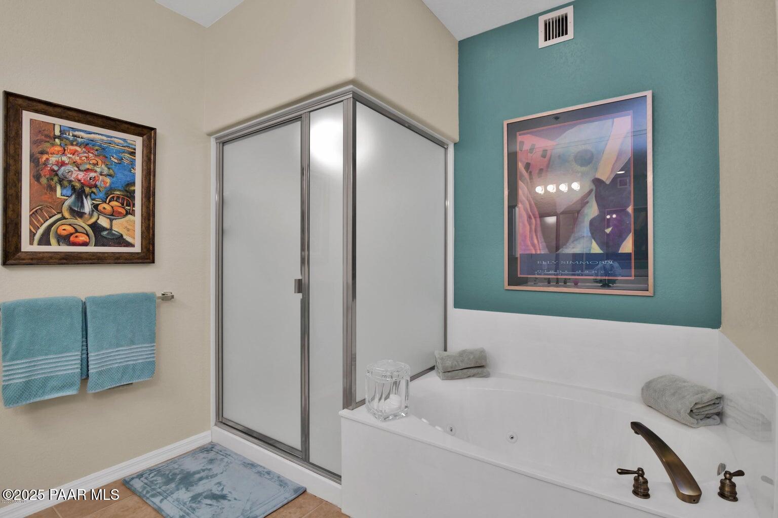 1716 Alpine Meadows Lane, Unit 1007 Prescott, AZ 86303 - Photo 16 of 21 a bathroom with a bathtub and a shower