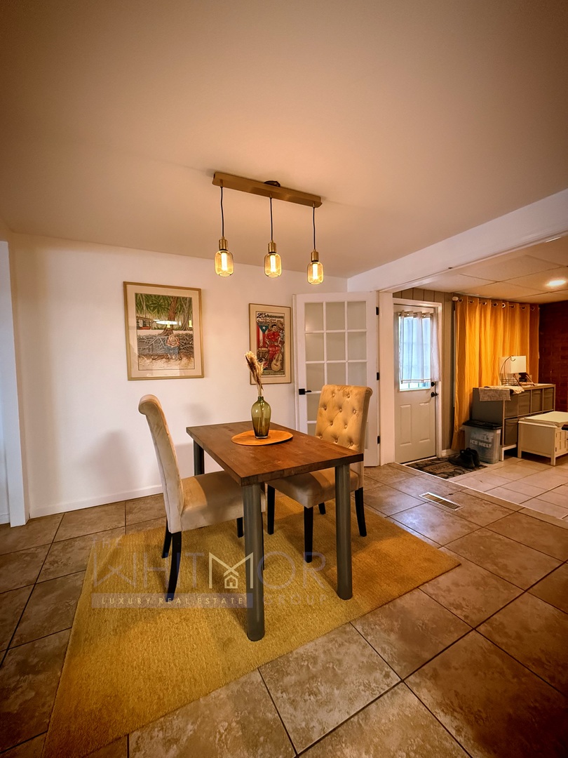 277 West Raye Drive Chicago Heights, IL 60411 - Photo 5 of 12 a view of a dining room with furniture