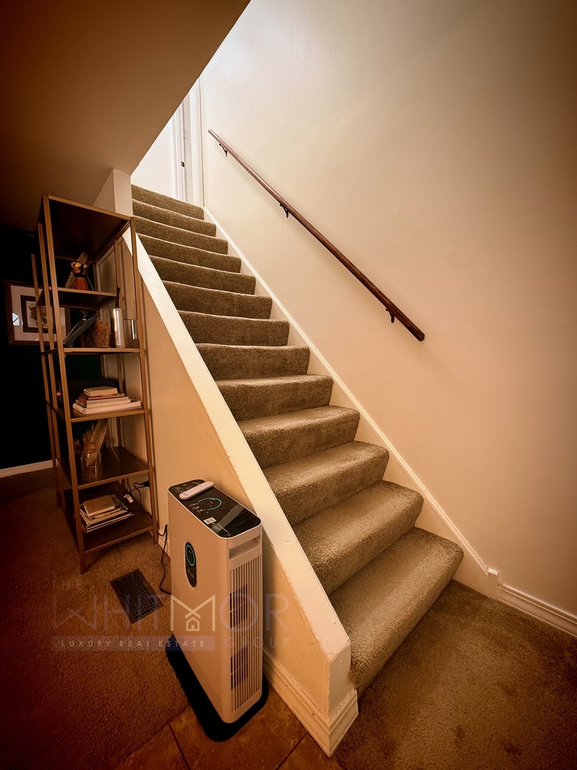 277 West Raye Drive Chicago Heights, IL 60411 - Photo 10 of 12 a view of entryway and hall