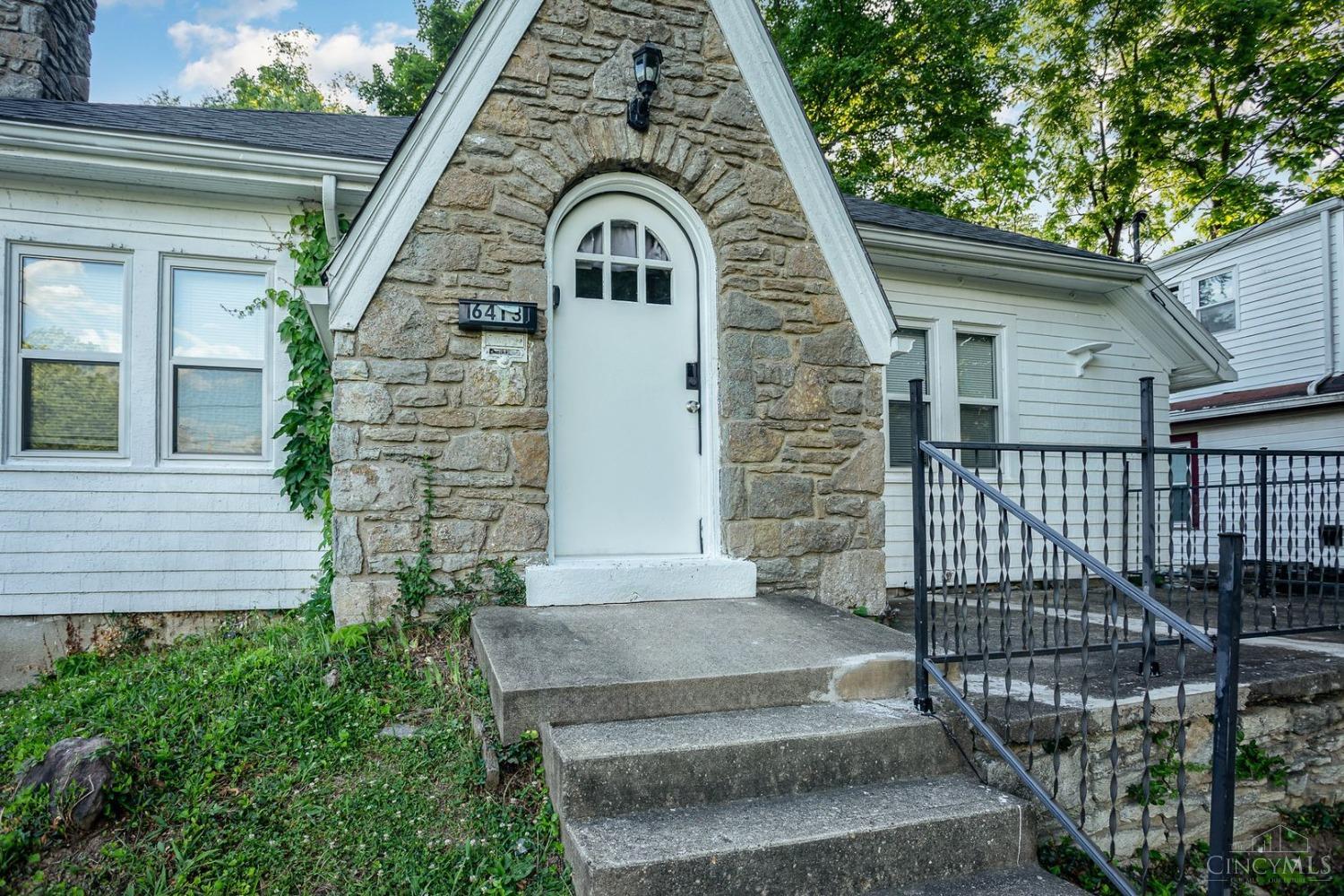 6413 Plainfield Road Cincinnati, OH 45213 - Photo 2 of 14 Gallery Image 2