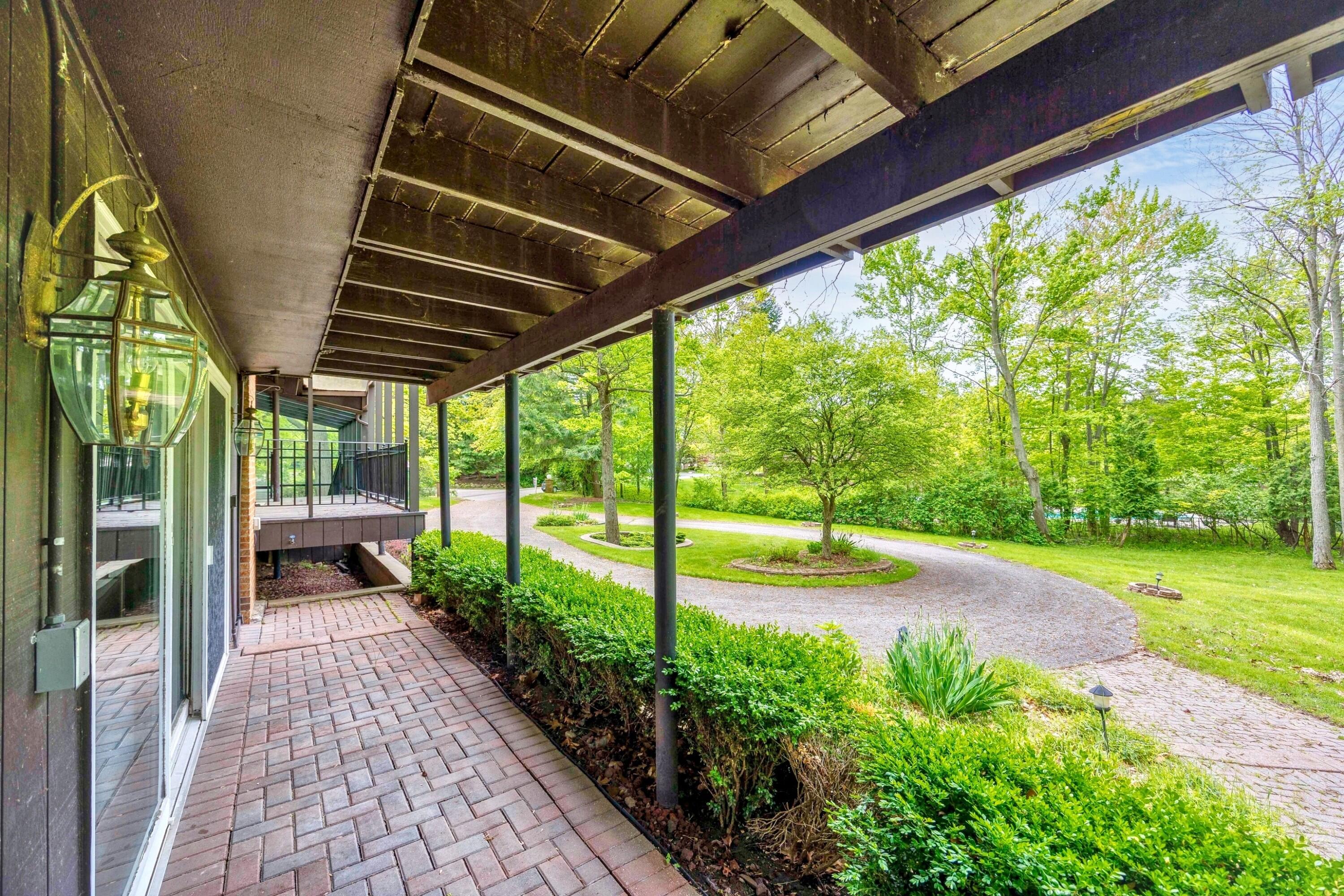 4710 Cove Road West Bloomfield, MI 48323 - Photo 115 of 121 deleted25012083_35