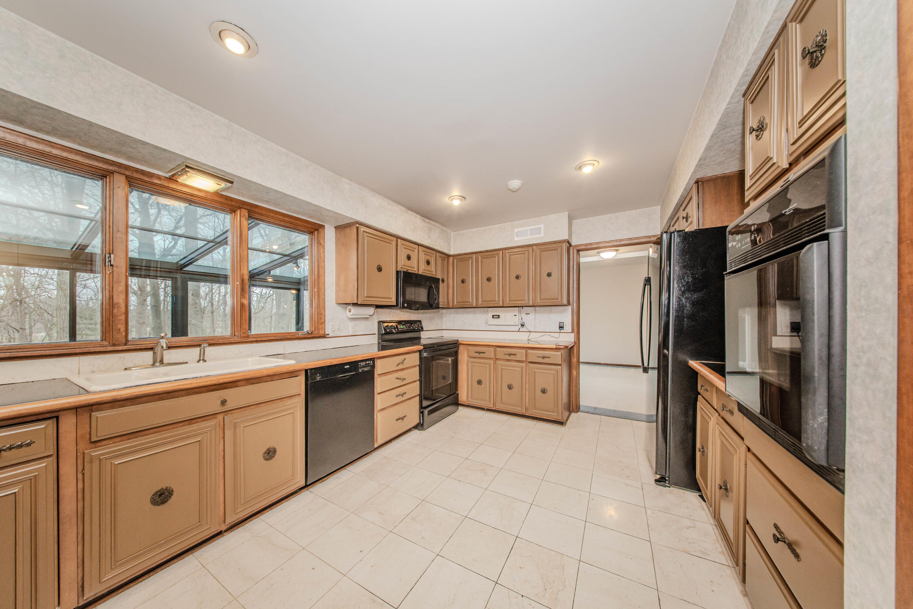 4710 Cove Road West Bloomfield, MI 48323 - Photo 21 of 121 05525012083_112