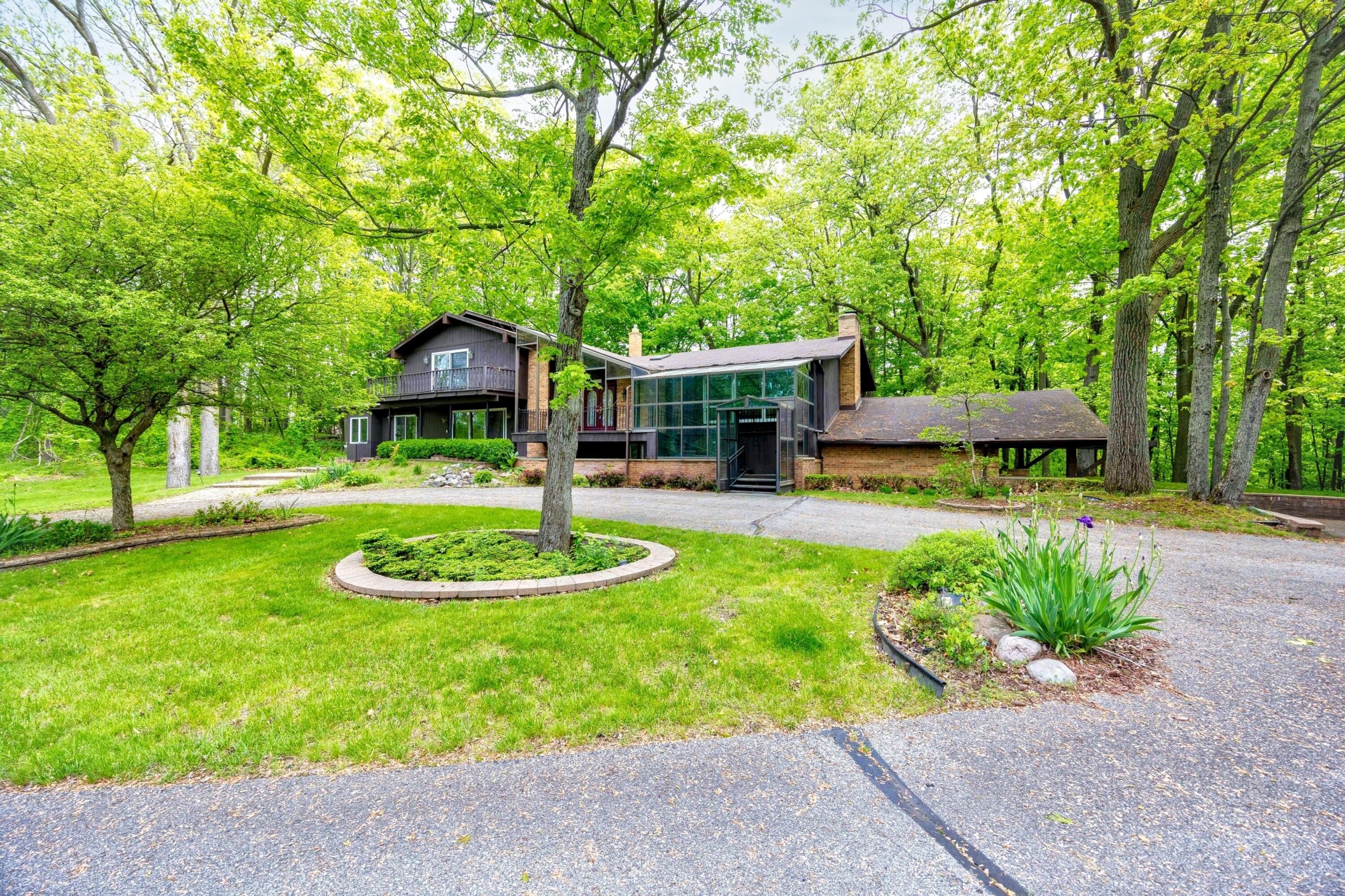 4710 Cove Road West Bloomfield, MI 48323 - Photo 44 of 121 08025012083_43