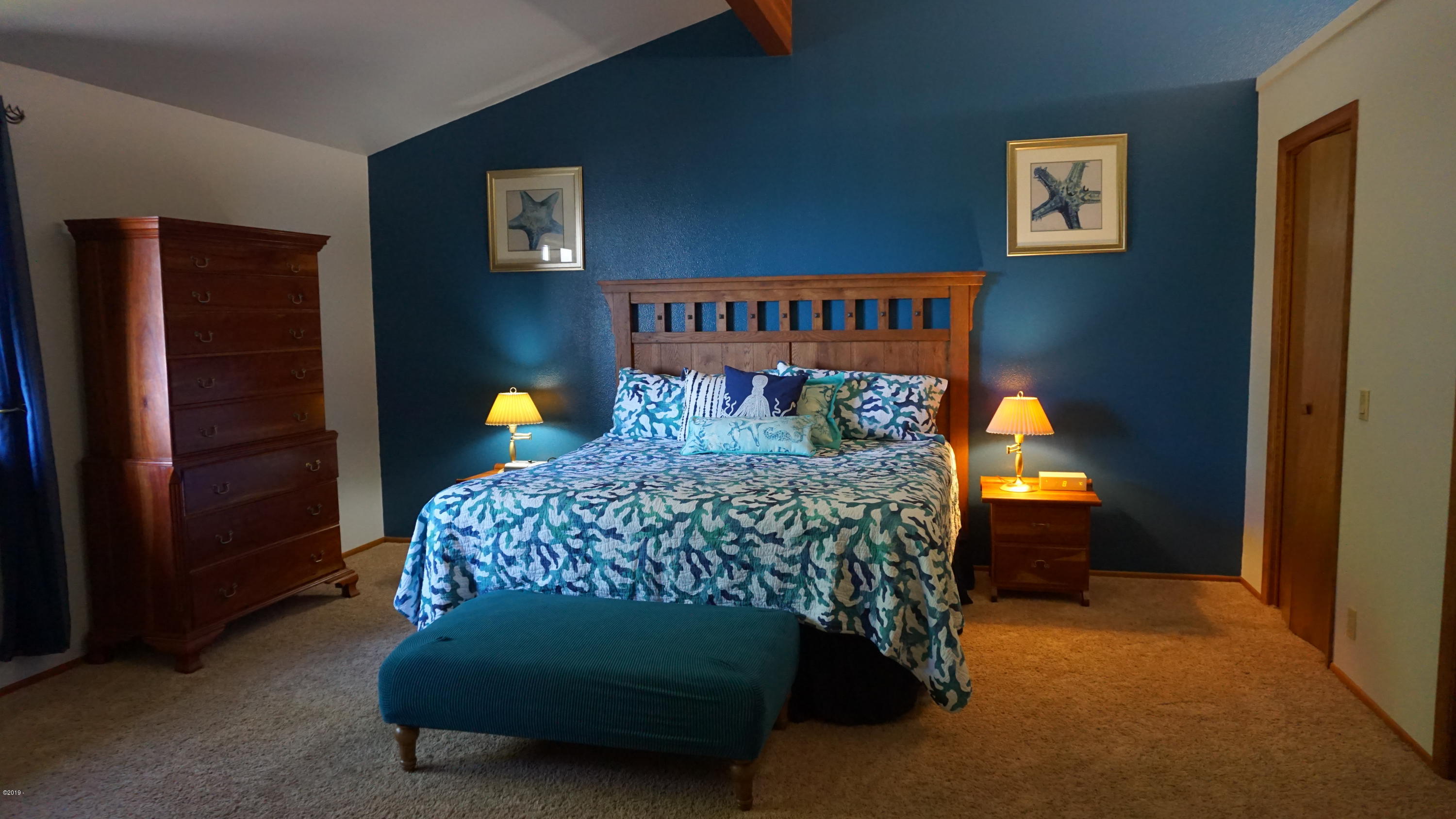 80 Reeves Circle Yachats, OR 97498 - Photo 12 of 30 Master Suite