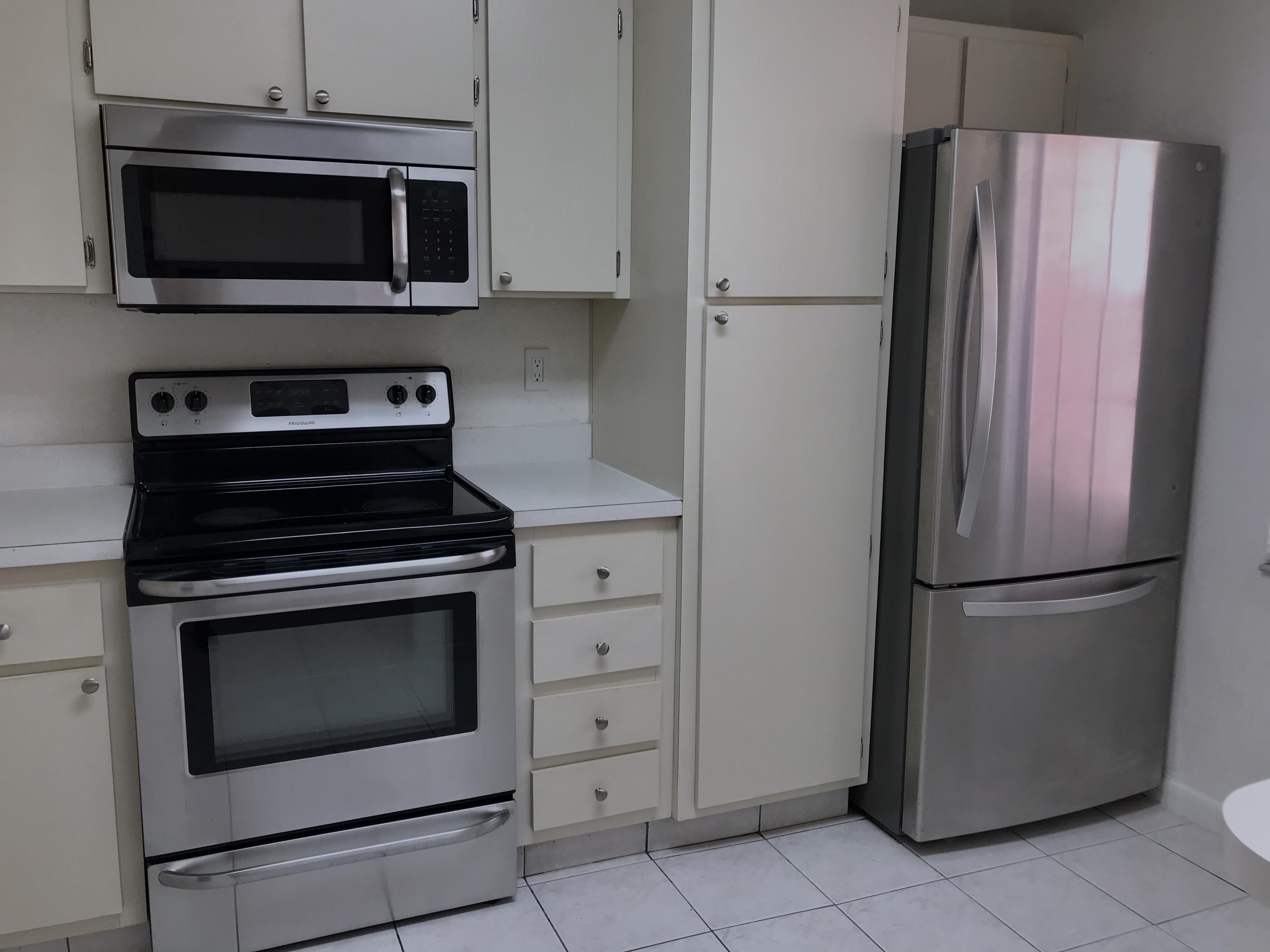9945 Three Lakes Circle Boca Raton, FL 33428 - Photo 15 of 38 kitchen