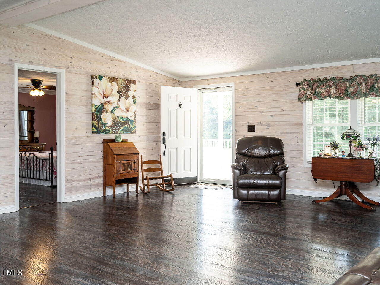 8437 Cunningham Road Zebulon, NC 27597 - Photo 5 of 33 006-1280x960-living-room
