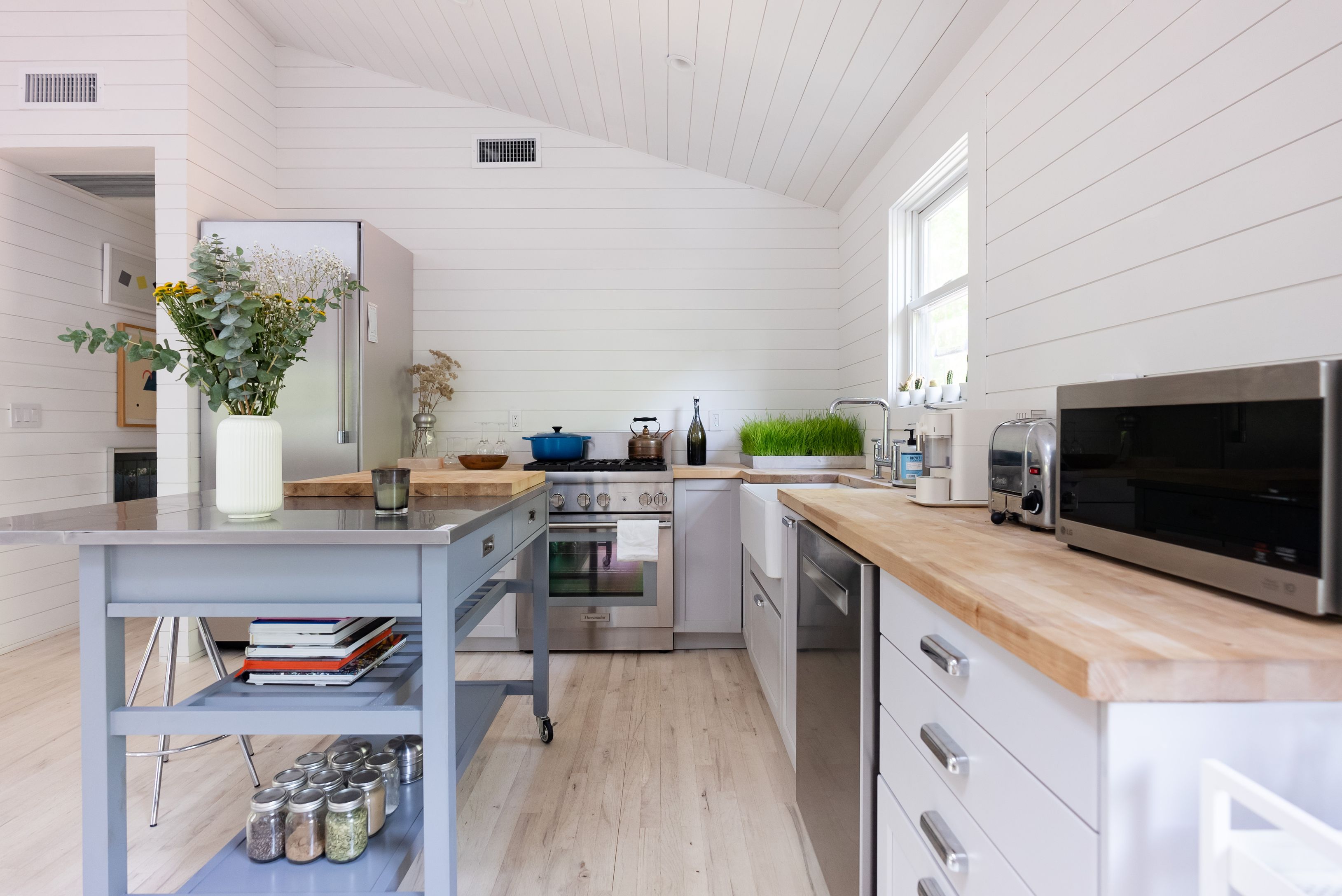 2347 Noyack Road Sag Harbor, NY 11963 - Photo 9 of 31