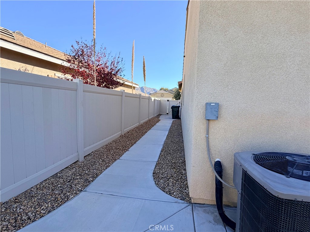 19422 Royal Oaks Road Apple Valley, CA 92308 - Photo 22 of 30 a view of a entryway