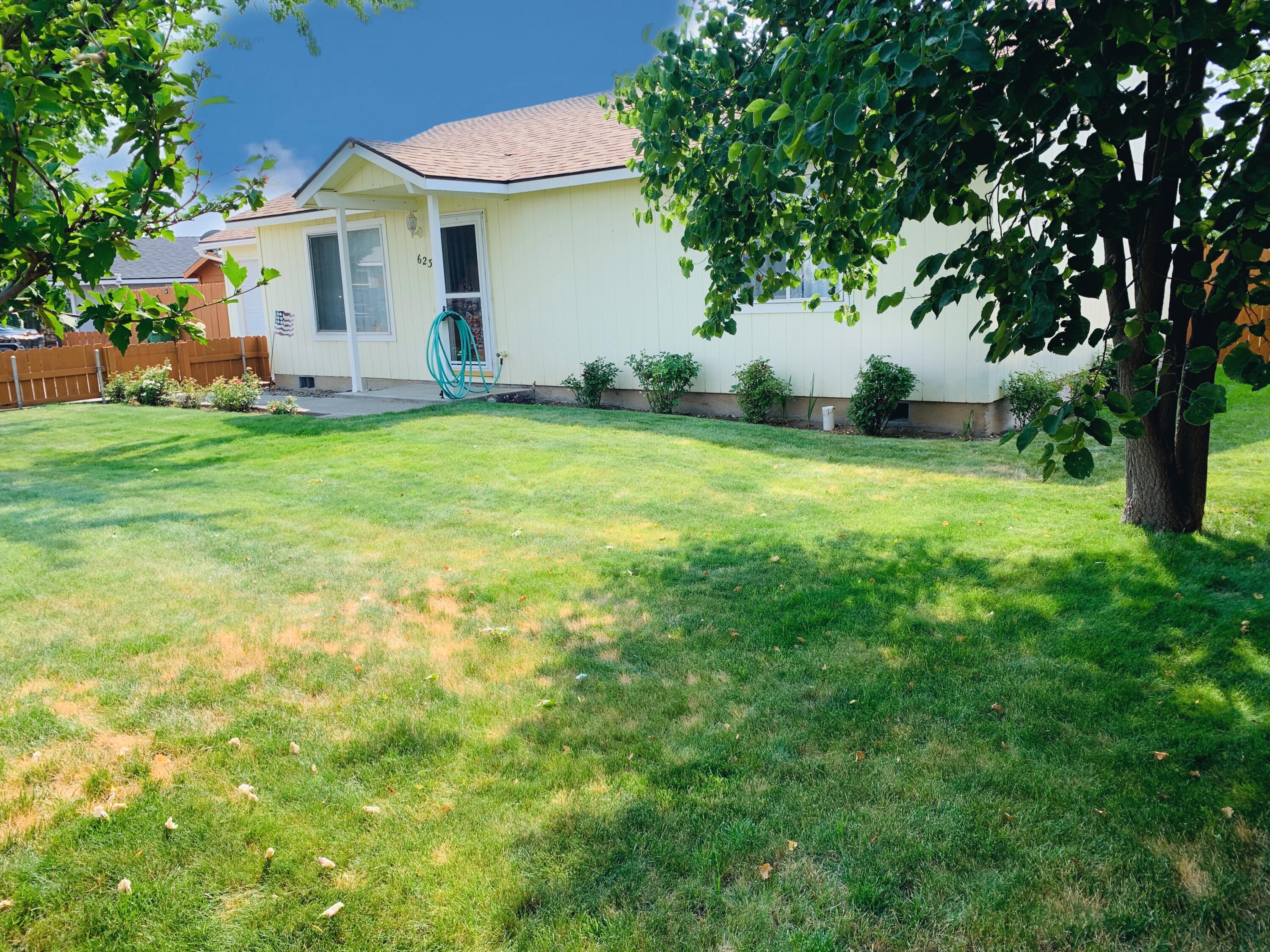 623 Center Ridge Drive Culver, OR 97734 - Photo 7 of 30 Front Yard