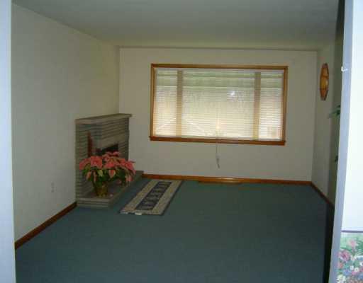 169 Ridgevue Road New Brighton, PA 15066 - Photo 2 of 8 Living Room.