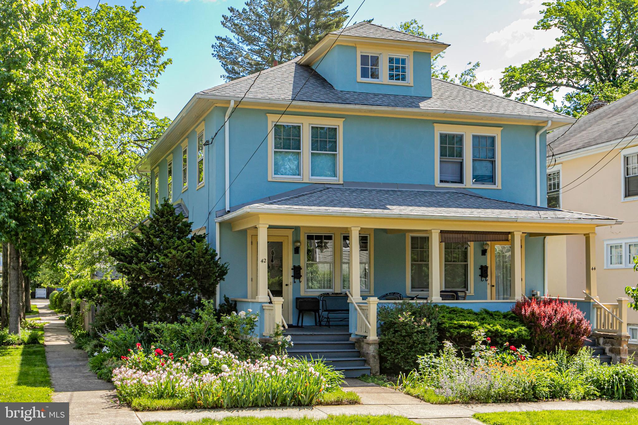 42 Markham Road Princeton, NJ 08540 - Photo 1 of 17 front view of a house