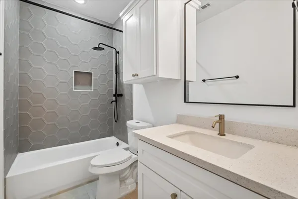 $2,000 | 227 South Broadway Street, La Porte, TX 77571