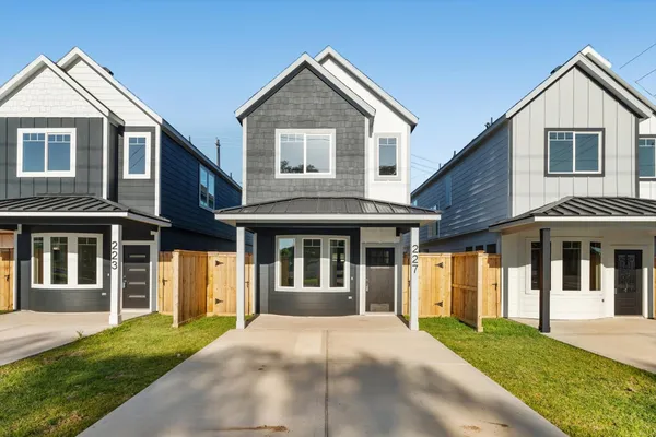 $2,000 | 227 South Broadway Street, La Porte, TX 77571