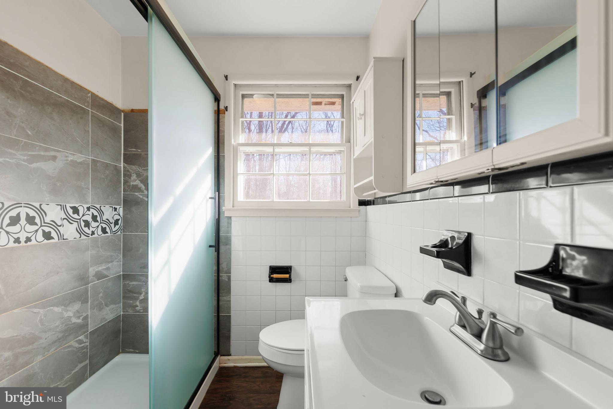 304 Garden Road Berryville, VA 22611 - Photo 20 of 36 Bathroom w/ walk-in shower